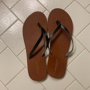 NWOT American Eagle Cognac with Black Strap Flip Flops Sz 9